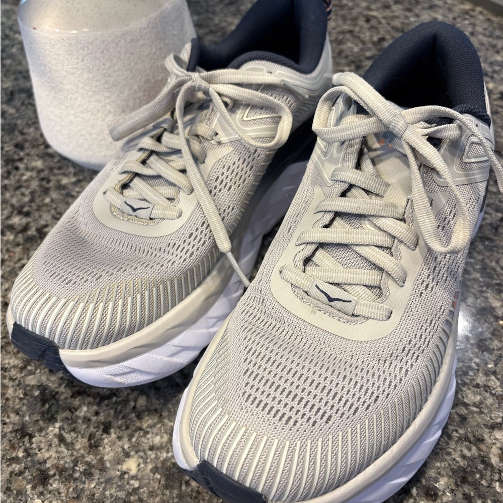 Hoka Bondi 7 Size 7.5 EUC